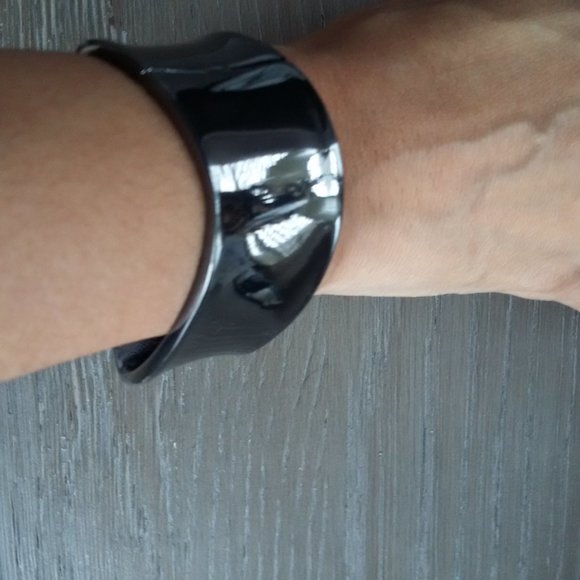 Express Wave Bangle Bracelet - Picture 4 of 4